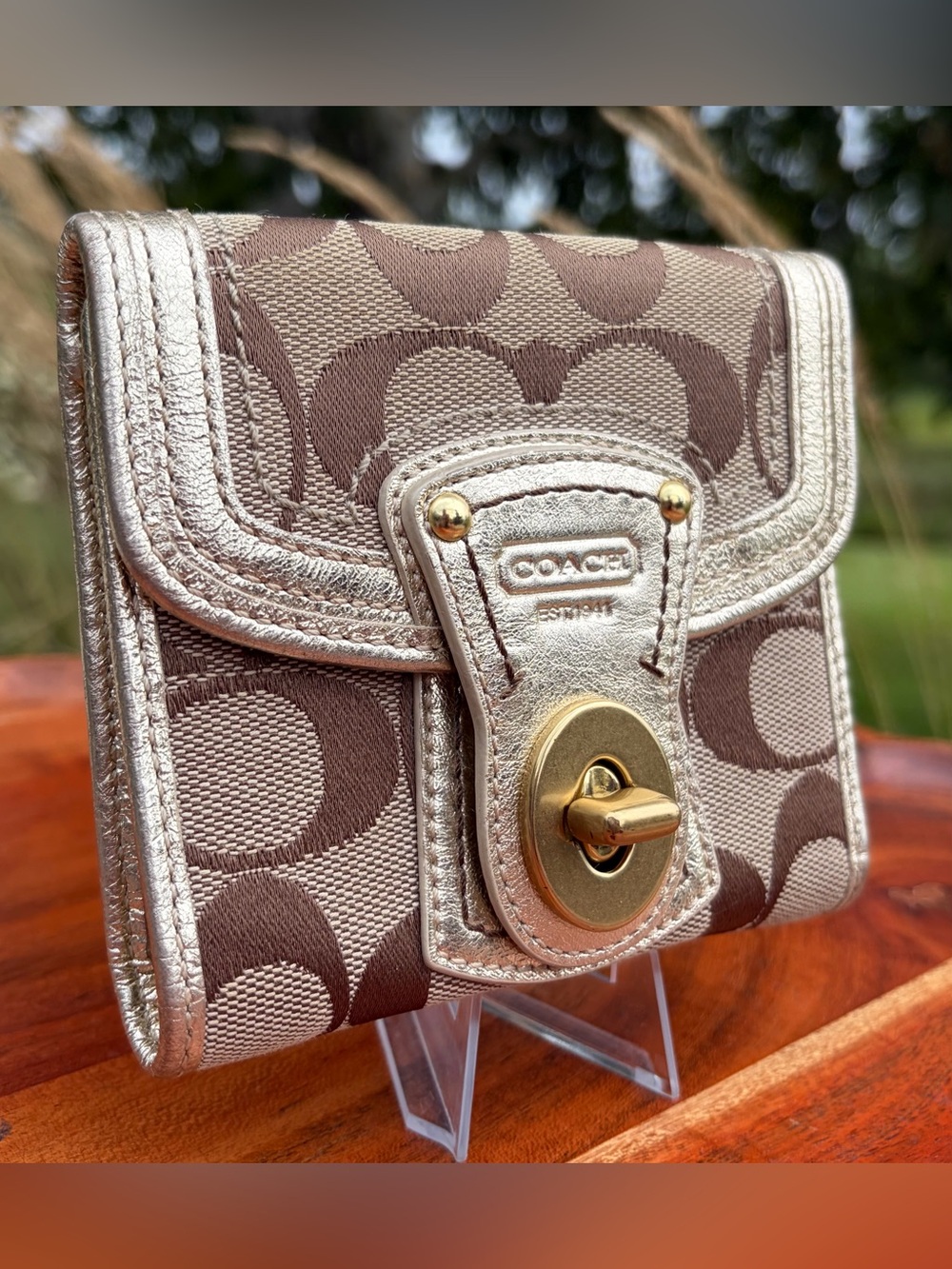 Vintage COACH Signature C Turnlock Metallic Gold French Wallet - Picture 15 of 16